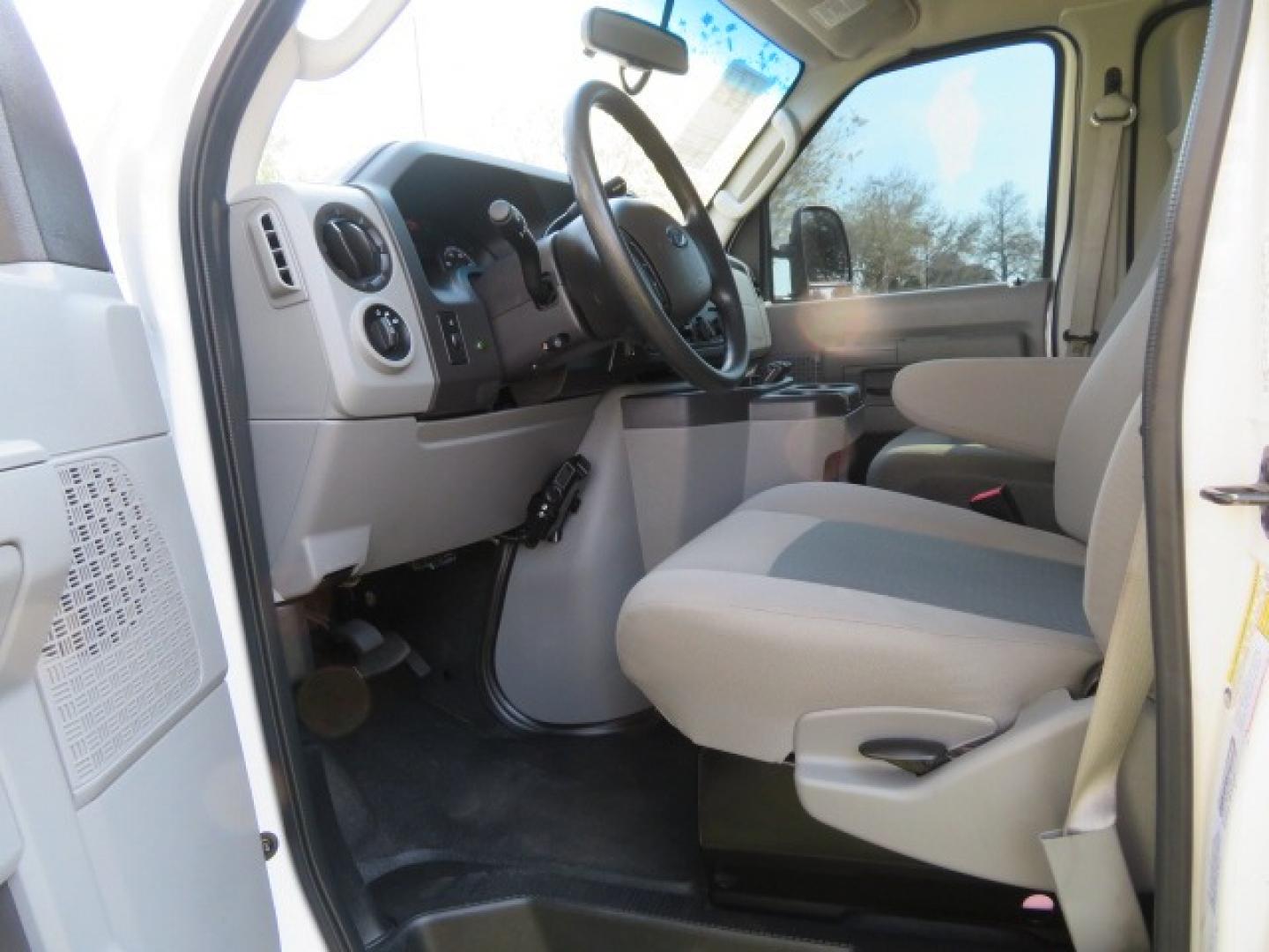 2014 White /GRAY Ford E-Series Wagon XLT (1FBSS3BL6ED) , AUTOMATIC transmission, located at 4301 Oak Circle #19, Boca Raton, FL, 33431, (954) 561-2499, 26.388861, -80.084038 - Photo#63